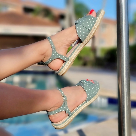 Women's Espadrille Open Toe Polkadot Ankle Strap Flat Sandals Green Color - Picture 4 of 4